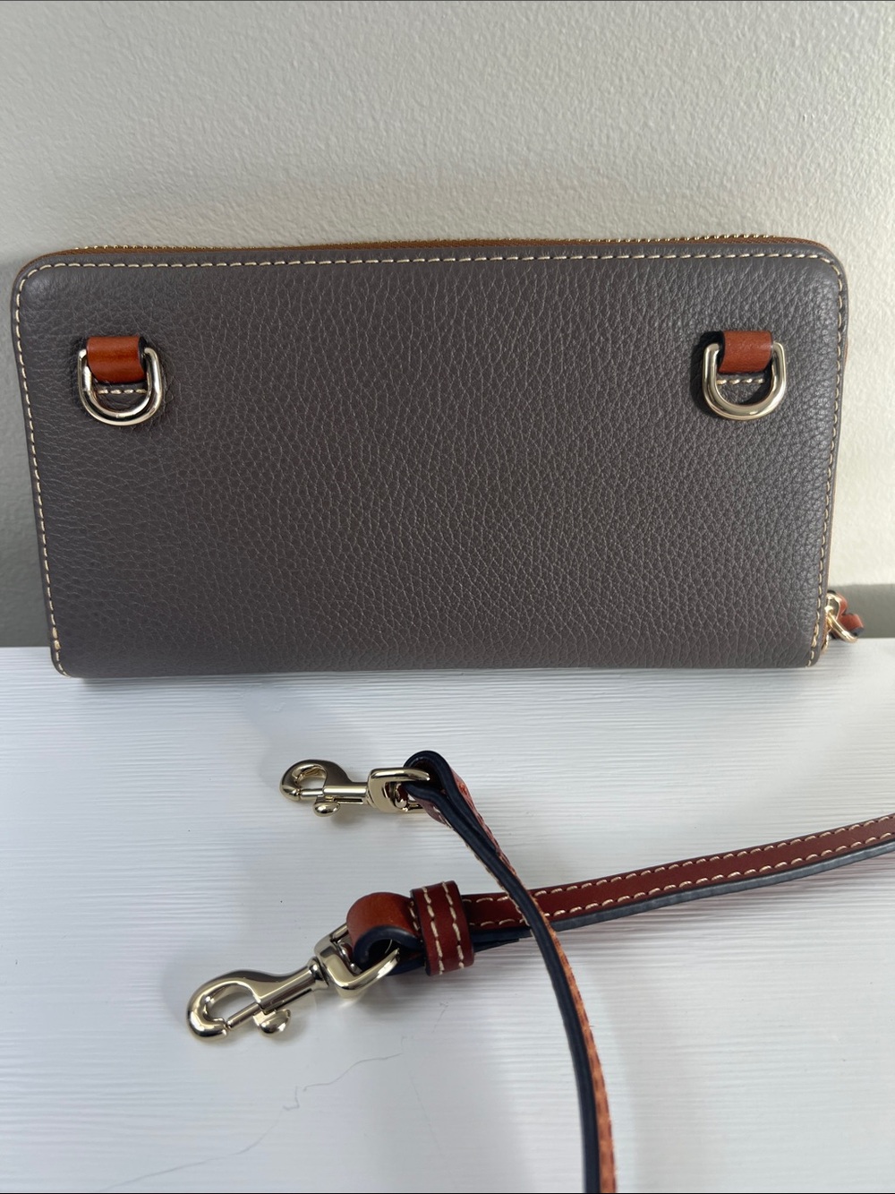 Dooney & Bourke Red Pebbled Leather Crossbody Wallet Style #R1792EL - Picture 4 of 7